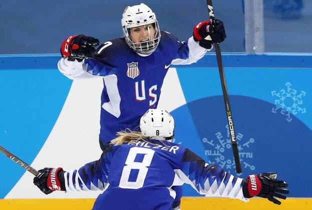 PyeongChang 2018, Eishockey, USA - Kanada, Finale Damen GANGNEUNG, SOUTH KOREA - FEBRUARY 22, 2018: The United Statesâ€™ Monique Lamoureux-Morando (back) and Emily Pfalzer celebrate scoring against Canada in a women s final Ice hockey Eishockey match as part of the 2018 Winter Olympic Games Olympische Spiele Olympia OS at the Gangneung Hockey Centre. Valery Sharifulin TASS  TS0752A7