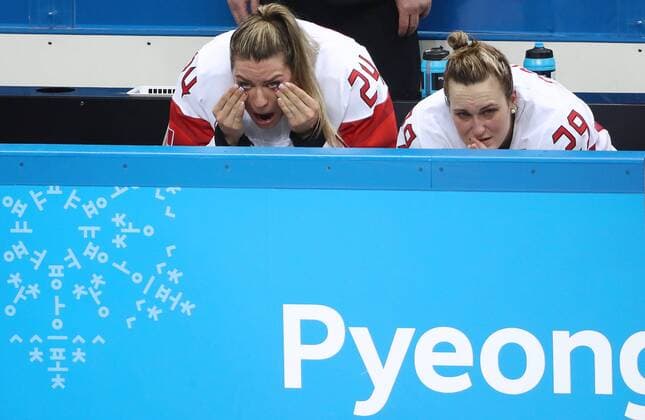 GANGNEUNG, SOUTH KOREA - FEBRUARY 22, 2018: Canadian players win silver medals as they lose the women s final Ice hockey Eishockey match against the United States as part of the 2018 Winter Olympic Games Olympische Spiele Olympia OS at the Gangneung Hockey Centre; the United States won 2-3. Valery Sharifulin TASS  TS0752CB