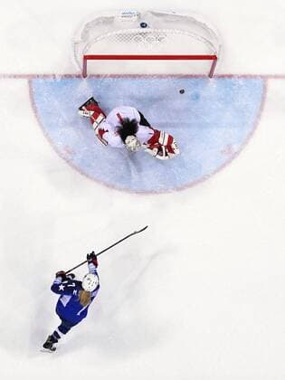 Pyeongchang Olympics Monique Lamoureux-Morando (bottom) of the United States scores past Canada s goalie Shannon Szabados during the third period of the women s Ice hockey Eishockey final at the Pyeongchang Winter Olympics in Gangneung, South Korea, on Feb. 22, 2018. 