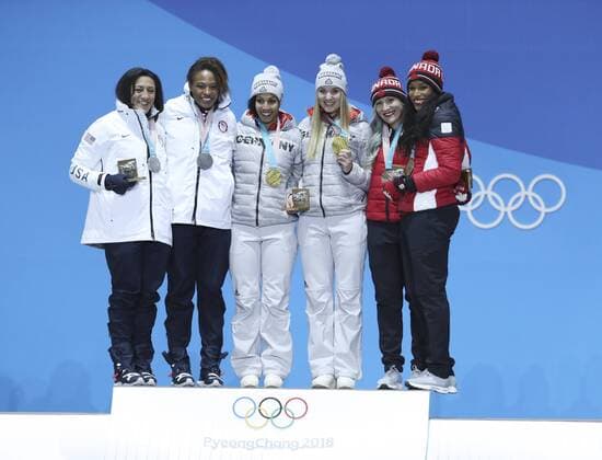 PyeongChang 2018, Bob, Zweierbob Damen, Siegerehrung (180222) -- PYEONGCHANG, Feb. 22, 2018 -- Champion Germany s Mariama Jamanka (3rd L) and Lisa Buckwitz (3rd R), second-placed Elana Meyers Taylor (1st L) and Lauren Gibbs (2nd L) of the United States and third-placed Kaillie Humphries (2nd R) and Phylicia George of Canada pose for photos during medal ceremony of bobsleigh women event at the 2018 PyeongChang Winter Olympic Games Olympische Spiele Olympia OS at Medal Plaza, PyeongChang, South Korea, Feb. 22, 2018. ) (SP)OLY-SOUTH KOREA-PYEONGCHANG-BOBSLEIGH-WOMEN-MEDAL CEREMONY BaixXuefei