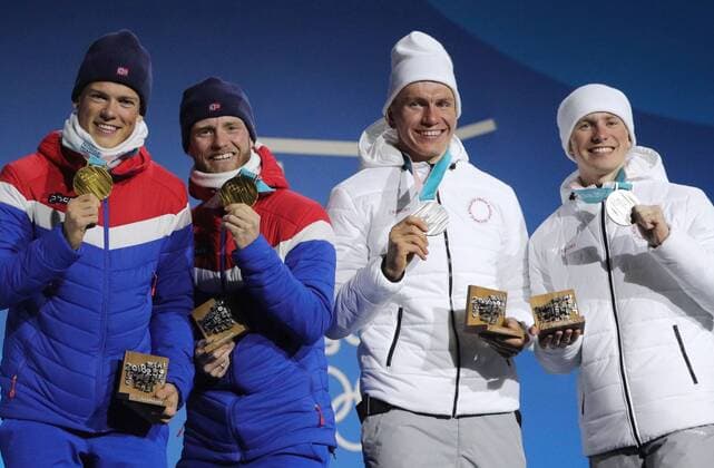 PYEONGCHANG, SOUTH KOREA - FEBRUARY 22, 2018: Gold medalists, Norway s Johannes Hoesflot Klaebo and Martin Johnsrud Sundby and Silver medalists, Olympic Athletes from Russia Alexander Bolshunov and Denis Spitsov (L-R) during a victory ceremony for the men s cross-country skiing team sprint free event at the 2018 Winter Olympic Games Olympische Spiele Olympia OS at Medal Plaza. Sergei Bobylev TASS  TS0753C7