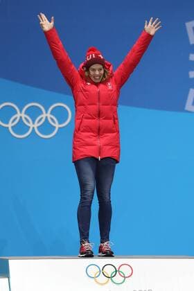 PyeongChang 2018, Ski Alpin, Kombination, Damen, Siegerehrung OLYMPICS - 2018 Winter Olympics PYEONGCHANG,SOUTH KOREA,22.FEB.18 - OLYMPICS, ALPINE SKIING - Olympic Winter games Winterspiele Spiele Summer games PyeongChang 2018, alpine combined, ladies, Medals Plaza, award ceremony. Image shows Michelle Gisin (SUI). GEPAxpictures xMathiasxMandl