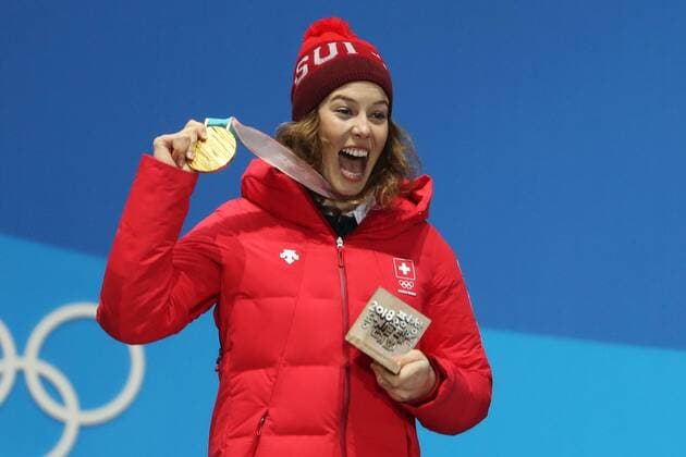 PyeongChang 2018, Ski Alpin, Kombination, Damen, Siegerehrung OLYMPICS - 2018 Winter Olympics PYEONGCHANG,SOUTH KOREA,22.FEB.18 - OLYMPICS, ALPINE SKIING - Olympic Winter games Winterspiele Spiele Summer games PyeongChang 2018, alpine combined, ladies, Medals Plaza, award ceremony. Image shows Michelle Gisin (SUI). Keywords: medal. GEPAxpictures xMathiasxMandl