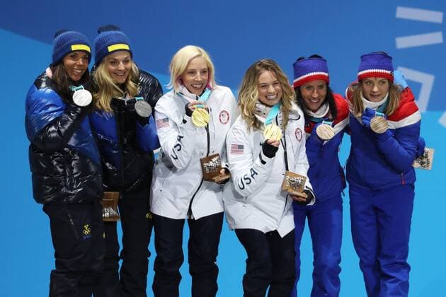 OLYMPICS - 2018 Winter Olympics PYEONGCHANG,SOUTH KOREA,22.FEB.18 - OLYMPICS, NORDIC SKIING, CROSS COUNTRY SKIING - Olympic Winter games Winterspiele Spiele Summer games PyeongChang 2018, team sprint free, Medals Plaza, award ceremony. Image shows Charlotte Kalla, Stina Nilsson (SWE), Jessica Diggins, Kikkan Randall (USA), Maiken Caspersen Falla and Marit Bjoergen (NOR). Keywords: medal. GEPAxpictures xMathiasxMandl