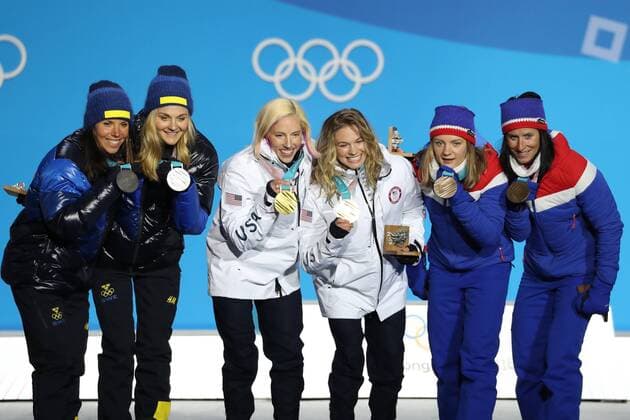 OLYMPICS - 2018 Winter Olympics PYEONGCHANG,SOUTH KOREA,22.FEB.18 - OLYMPICS, NORDIC SKIING, CROSS COUNTRY SKIING - Olympic Winter games Winterspiele Spiele Summer games PyeongChang 2018, team sprint free, Medals Plaza, award ceremony. Image shows Charlotte Kalla, Stina Nilsson (SWE), Jessica Diggins, Kikkan Randall (USA), Maiken Caspersen Falla and Marit Bjoergen (NOR). Keywords: medal. GEPAxpictures xMathiasxMandl