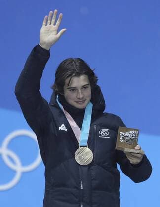 (180222) -- PYEONGCHANG, Feb. 22, 2018 -- Bronze medalist Nico Porteous of New Zealand poses for photos at medal ceremony of men s ski halfpipe of freestyle skiing at the 2018 PyeongChang Winter Olympic Games Olympische Spiele Olympia OS at Medal Plaza, PyeongChang, South Korea, Feb. 22, 2018. ) (SP)OLY-SOUTH KOREA-PYEONGCHANG-FREESTYLE SKIING-MEN S SKI HALFPIPE-MEDAL CEREMONY BaixXuefei 