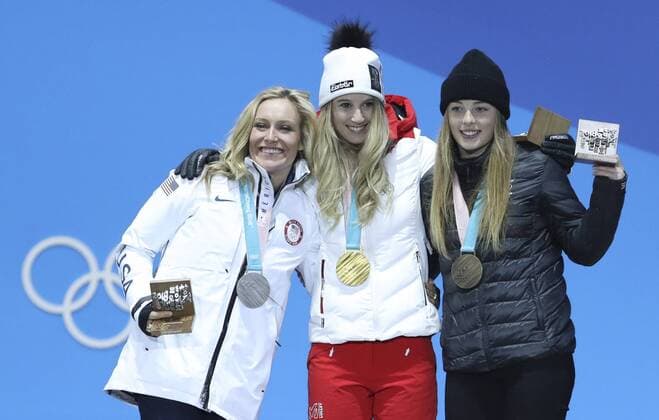 (180222) -- PYEONGCHANG, Feb. 22, 2018 -- Gold medalist Anna Gasser of Austria (C), silver medalist Jamie Anderson of the United States (L) and bronze medalist Zoi Sadowski Synnott of New Zealand pose for photos at medal ceremony of ladies snowboard big air event at the 2018 PyeongChang Winter Olympic Games Olympische Spiele Olympia OS at Medal Plaza, PyeongChang, South Korea, Feb. 22, 2018. ) (SP)OLY-SOUTH KOREA-PYEONGCHANG-SNOWBOARD-LADIES BIG AIR-MEDAL CEREMONY BaixXuefei 