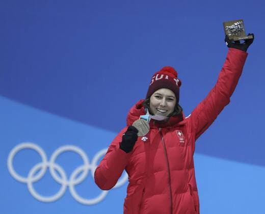 (180222) -- PYEONGCHANG, Feb. 22, 2018 -- Bronze medalist Wendy Holdener of Switzerland poses for photos during medal ceremony of ladies alpine combined slalom of alpine skiing at the 2018 PyeongChang Winter Olympic Games Olympische Spiele Olympia OS at Medal Plaza, PyeongChang, South Korea, Feb. 22, 2018. ) (SP)OLY-SOUTH KOREA-PYEONGCHANG-ALPINE SKIING-LADIES ALPINE COMBINED SLALOM-MEDAL CEREMONY BaixXuefei 