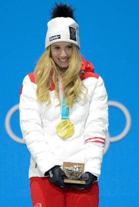 February 22, 2018 - Pyeongchang, South Korea - ANNA GASSER of Austria celebrates getting the gold medal from the Ladies Ski Big Air snowboard event in the PyeongChang Olympic Games Olympische Spiele Olympia OS Pyeongchang 18: Medal Winners - ZUMAl132 20180222_zap_l132_053 Copyright: xChristopherxLevyx
