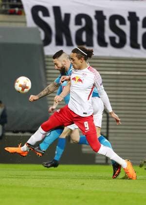 RB Leipzig SSC Napoli Soccer Euro League Leipzig 22 02 2018 Red Bull Arena Soccer UEFA Euro League 16 El Final RB Leipzig vs. SSC Napoli Pictured Yussuf Poulsen 9 RB Leipzig ahead of Lorenzo Tonelli 62 Napoli
