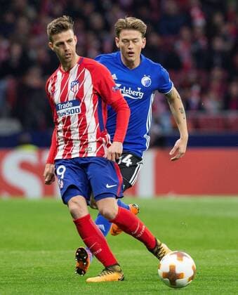 Atletico de Madrid s defender Sergi Gonzalez vies for the ball with Copenhagen s Nicolaj Thomsen (R) during the UEFA Europa League match between Atletico de Madrid and Copenhagen at the Wanda Metropolitano stadium in Madrid, Spain, 22 February 2018. Atletico de Madrid vs. Copenhagen !ACHTUNG: NUR REDAKTIONELLE NUTZUNG!  Copyright: xRodrigoxJimenezx MAD005 20180222-636549247989758075