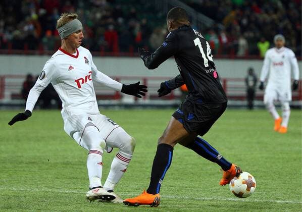 MOSCOW, RUSSIA - FEBRUARY 22, 2018: Lokomotiv Moscow s Dmitry Tarasov (L) and OGC Nice s Alassane Plea fight for the ball in their 2017 18 UEFA Europa League Round of 32 second leg football match at RZD Arena Stadium. Lokomotiv Moscow won the game 1-0. Mikhail Tereshchenko TASS  TS075531