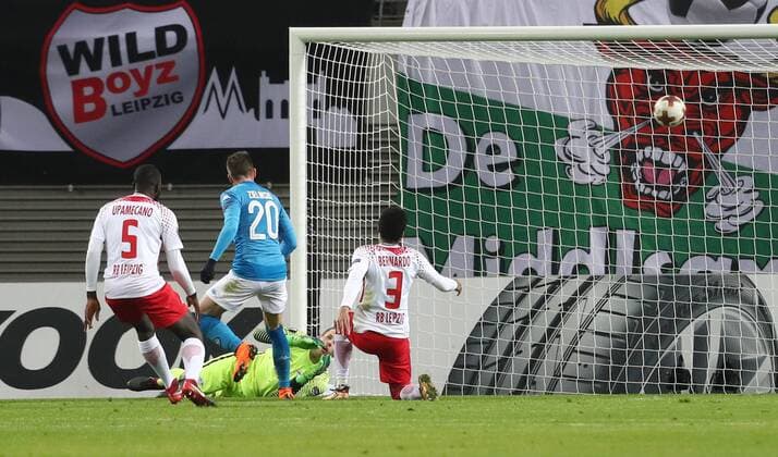 RB Leipzig SSC Napoli Soccer Euro League Leipzig 22 02 2018 Red Bull Arena Soccer UEFA Euro League 16el Final RB Leipzig vs SSC Napoli Goal to Napoli 0 1 picture vl Dayot Upamecano 5 RB Leipzig Goalkeeper Piotr Zielinski 20 Napoli Goalkeeper Peter Gulacsi 32 RB Leipzig and Bernardo Fernandes da Silva 3 RB Leipzig