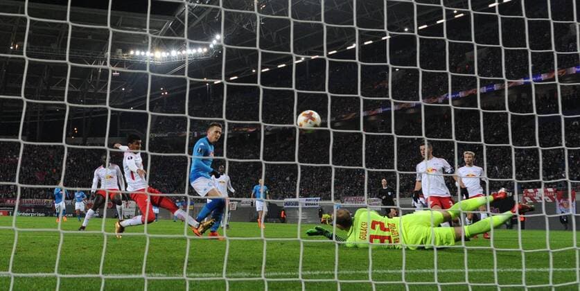 Soccer Men Season 2017 2018 Europa League second round second leg RB Leipzig SSC Napoli Piotr Zielinski 20 M SSC Napoli scored the goal to 1 0 against goalkeeper Peter Gulacsi RB Leipzig 22 02 2017 Copyright: xMatthiasxKochx