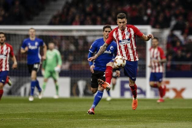 22nd February 2018, Wanda Metropolitano, Madrid, Spain; UEFA Europa League football, round of 32, 2nd leg, Atletico Madrid versus FC Copenhagen; Jose Maria Gimenez (Atletico de Madrid) controls the ball  ActionPlus11991350