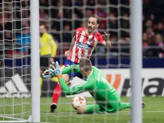 Juanfran of Atletico Madrid and Stephan Andersen during UEFA Europa League match between Atletico Madrid and FC Copenhagen played at the Wanda Metropolitano Stadium in Madrid, on February 22th 2018.  xRudy AFP7x xAtleticoxMadridxvxFCxCopenhagen,xUEFAxEuropaxLeague,xRoundxofx32x