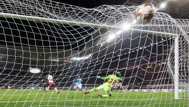 RB Leipzig SSC Napoli Soccer Euro League Leipzig 22 02 2018 Red Bull Arena Soccer UEFA Euro League 16el Final RB Leipzig vs SSC Napoli 0 2 0 1 HIN 3 1 Goal for Napoli Pictured Lorenzo Insigne m Napoli meet keeper Peter Gulacsi 32 RB Leipzig to the 0 2