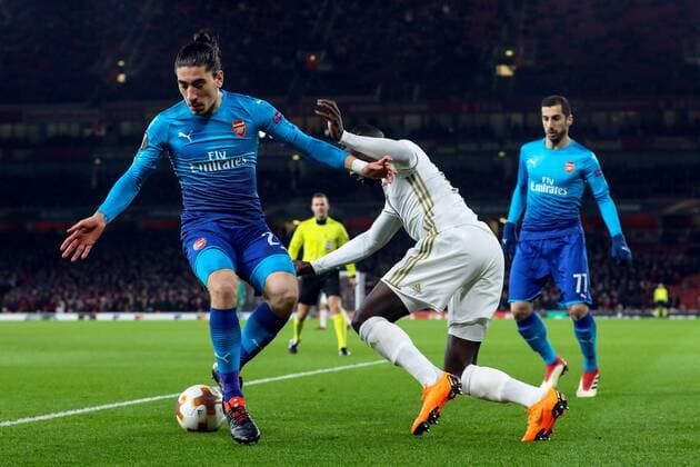 180222 Arsenal Hector Bellerin and Östersund Ken Sema during the football match in the Europa League between Arsenal and Östersund on February 22, 2018 in London  Copyright: ANDREASxLxERIKSSON BB180222AE017