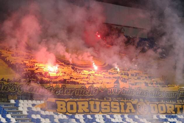 BVB fans burn down Bengali fire pyrotechnics Atalanta Bergamo vs Borussia Dortmund Europa League Football 22 02 2018 Reggio Emilia Copyright: xLanger Eibner-Pressefotox EP_HLR