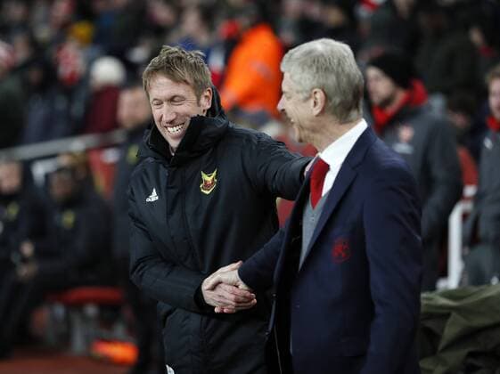 Bilder des Tages SPORT Arsenal s Arsene Wenger shakes hands with Ostersund s Graham Potter during the Europa League Round of 32 match at the Emirates Stadium, London. Picture date: February 22nd 2018. Picture credit should read: David Klein Sportimage EDITORIAL USE ONLY. No use with unauthorised audio, video, data, fixture lists, club league logos or live services. Online in-match use limited to 120 images, no video emulation. No use in betting, games or single club league player publications.