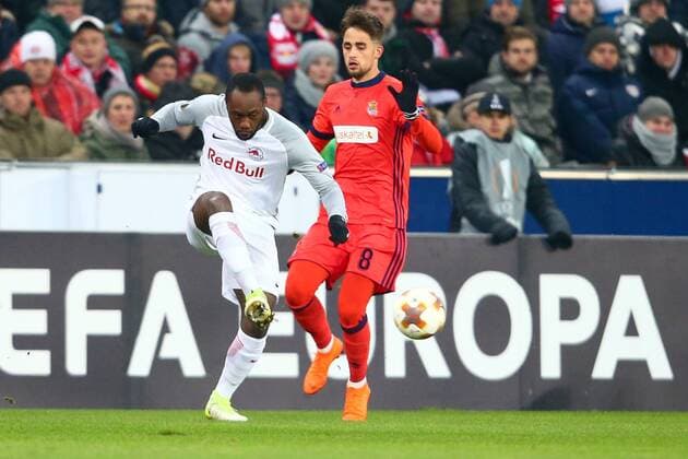 SOCCER - EL, RBS vs Sociedad SALZBURG, AUSTRIA, 22.FEB.18 - SOCCER - UEFA Europa League, Red Bull Salzburg vs Real Sociedad. Image shows Reinhold Yabo (RBS) and Adnan Januzaj (Sociedad). GEPAxpictures xFelixxRoittner