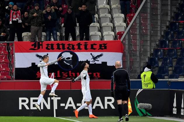 SOCCER - EL, RBS vs Sociedad SALZBURG, AUSTRIA, 22.FEB.18 - SOCCER - UEFA Europa League, Red Bull Salzburg vs Real Sociedad. Image shows the rejoicing of Stefan Lainer and Munas Dabbur (RBS). GEPAxpictures xFlorianxErtl