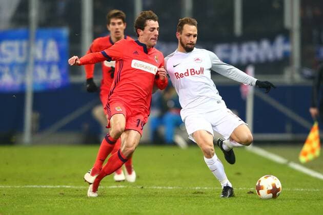 SOCCER - EL, RBS vs Sociedad SALZBURG, AUSTRIA, 22.FEB.18 - SOCCER - UEFA Europa League, Red Bull Salzburg vs Real Sociedad. Image shows Alvaro Odriozola (Sociedad) and Andreas Ulmer (RBS). GEPAxpictures xFelixxRoittner