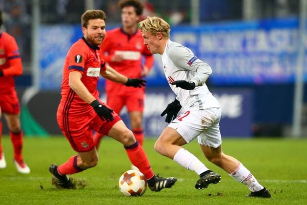 SOCCER - EL, RBS vs Sociedad SALZBURG, AUSTRIA, 22.FEB.18 - SOCCER - UEFA Europa League, Red Bull Salzburg vs Real Sociedad. Image shows Xaver Schlager (RBS) and Asier Illarramendi (Sociedad). GEPAxpictures xFelixxRoittner