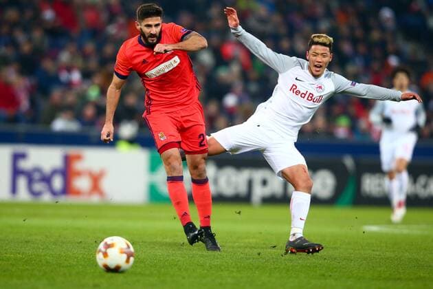 SOCCER - EL, RBS vs Sociedad SALZBURG, AUSTRIA, 22.FEB.18 - SOCCER - UEFA Europa League, Red Bull Salzburg vs Real Sociedad. Image shows Raul Navas (Sociedad) and Hee Chan Hwang (RBS). GEPAxpictures xFelixxRoittner
