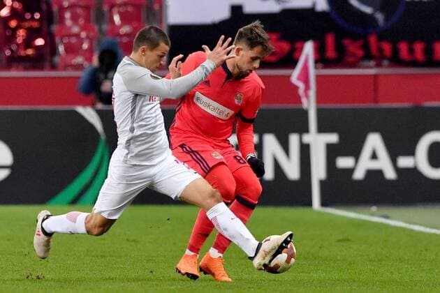 SOCCER - EL, RBS vs Sociedad SALZBURG, AUSTRIA, 22.FEB.18 - SOCCER - UEFA Europa League, Red Bull Salzburg vs Real Sociedad. Image shows Stefan Lainer (RBS) and Adnan Januzaj (Sociedad). GEPAxpictures xFlorianxErtl