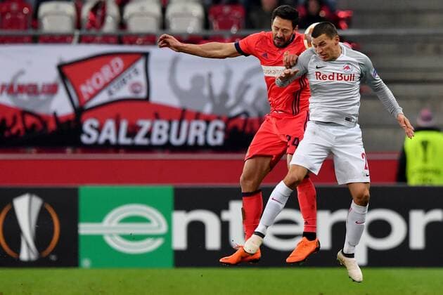 SOCCER - EL, RBS vs Sociedad SALZBURG, AUSTRIA, 22.FEB.18 - SOCCER - UEFA Europa League, Red Bull Salzburg vs Real Sociedad. Image shows Alberto de la Bella (Sociedad) and Stefan Lainer (RBS). GEPAxpictures xFlorianxErtl