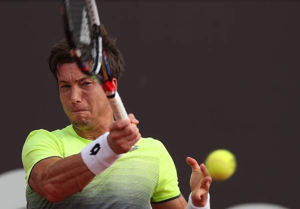 Slovenian tennis player Aljaz Bedene returns the ball to Spanish Pablo Carreno Busta during their Rio de Janeiro Tennis Open 2018 match in Rio de Janeiro, Brazil, 22 February 2018. Rio de Janeiro Tennis Open 2018 !ACHTUNG: NUR REDAKTIONELLE NUTZUNG!  Copyright: xMarceloxSayaox RIO005 20180222-636549332562112932