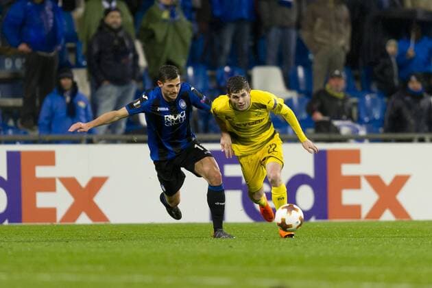 Reggio Emilia Italy 22 02 2018 UEFA Europa League 2017 18 Season Sixteen Finals Atalanta Bergamo Borussia Dortmund Remo Freuler Bergamo and Christian Pulisic BVB in a duel DeFodi053