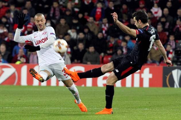 Athletic Bilbao s Inigo Leuke (R) vies for the ball with Spartak Moscow s Sofiane Hanni during the UEFA Europa League round of 32 match between Athletic Bilbao and Spartak Moscow, at the San Mames stadium in Bilbao, Basque Country, Spain, 22 February 2018. Athletic Bilbao vs. Spartak Moscow !ACHTUNG: NUR REDAKTIONELLE NUTZUNG!  Copyright: xMiguelxTonax BIL006 82001400st