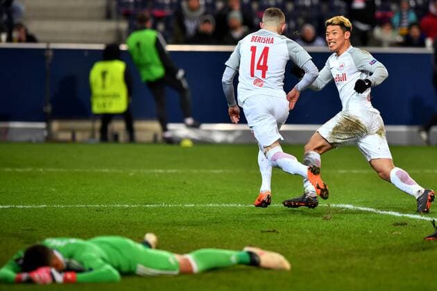 SOCCER - EL, RBS vs Sociedad SALZBURG, AUSTRIA, 22.FEB.18 - SOCCER - UEFA Europa League, Red Bull Salzburg vs Real Sociedad. Image shows the rejoicing of Valon Berisha and Hee Chan Hwang (RBS). GEPAxpictures xFlorianxErtl
