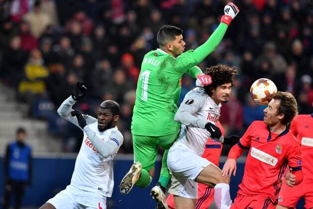 SOCCER - EL, RBS vs Sociedad SALZBURG, AUSTRIA, 22.FEB.18 - SOCCER - UEFA Europa League, Red Bull Salzburg vs Real Sociedad. Image shows Geronimo Rulli (Sociedad), Andre Ramalho (RBS) and David Zurutuza (Sociedad). GEPAxpictures xFlorianxErtl
