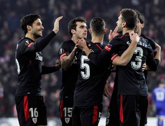 Athletic Bilbao s Xabier Etxeita (L) jubilates a goal with his teammates during the UEFA Europa League round of 32 match between Athletic Bilbao and Spartak Moscow, at the San Mames stadium in Bilbao, Basque Country, Spain, 22 February 2018. Athletic Bilbao vs. Spartak Moscow !ACHTUNG: NUR REDAKTIONELLE NUTZUNG!  Copyright: xMiguelxTonax BIL017 20180222-636549366622643024
