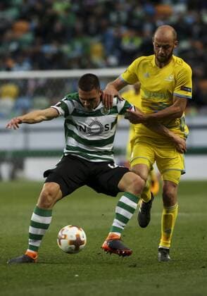 February 22, 2018 - Lisbon, Portugal - Sporting s midfielder Joao Palhinha (L) vies with Astana s midfielder Ivan Maevski from Bielorussia during the UEFA Europa League football match between Sporting CP and FK Astana at Jose Alvalade Stadium in Lisbon on February 22, 2018. NURPHOTO CARLOS COSTA. Sporting Lisbon v FC Astana - UEFA Europa League  - ZUMAn230 20180222_zaa_n230_381 Copyright: xCarlosxCostax