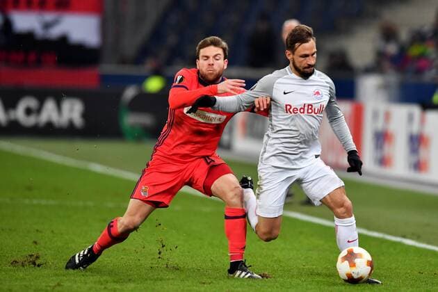 SOCCER - EL, RBS vs Sociedad SALZBURG, AUSTRIA, 22.FEB.18 - SOCCER - UEFA Europa League, Red Bull Salzburg vs Real Sociedad. Image shows Asier Illarramendi (Sociedad) and Andreas Ulmer (RBS). GEPAxpictures xFlorianxErtl