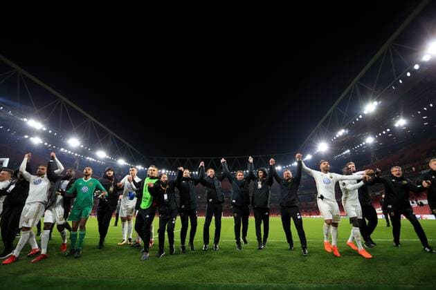 22nd February 2018, Emirates Stadium, London, England; UEFA Europa League football, round of 32, 2nd leg, Arenal versus Ostersund FK; Ostersunds Manager Graham Potter and his team celebrate the 1-2 win despite going out 4-2 on aggregate  ActionPlus11991407