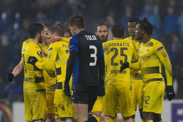 Reggio Emilia Italy 22 02 2018 UEFA Europa League 2017 18 Season Sixteen Finals Atalanta Bergamo Borussia Dortmund Goal to the 1 1 Goalkeeper Marcel Schmelzer BVB is cheered DeFodi053