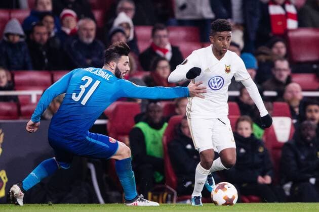 180222 Arsenals Sead Kolasinac in battle for the ball with Östersund Tesfaldet Tekie during the football match in the Europa League between Arsenal and Östersund on February 22, 2018 in London  Copyright: ANDREASxLxERIKSSON BB180222AE056