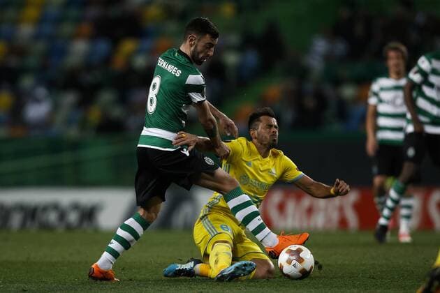 February 22, 2018 - Lisbon, Portugal - Sporting s midfielder Bruno Fernandes (L) vies Astana s midfielder Marko Stanojevic (R) during UEFA Europa League round of 32 second leg football match between Sporting CP vs FC Astana, in Lisbon, on February 21, 2018. Sporting Lisbon v FC Astana - UEFA Europa League  - ZUMAn230 20180222_zaa_n230_507 Copyright: xCarlosxPalmax