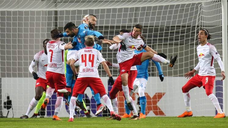 Diego Demme RB Leipzig vs. Lorenzo Tonelli SSC Naples Intermediate Round Europa League Season 2017 2018 RasenBallsport Leipzig vs. SSC Naples in the RB Arena in Leipzig Action Germany Football Man Men 22.02.2018
