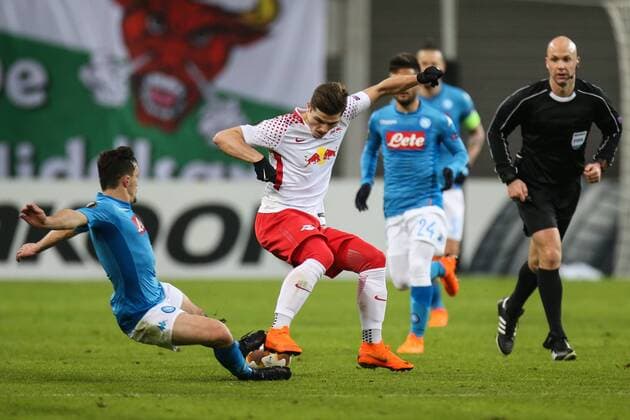 Marcel Sabitzer RB Leipzig vs. Mario Rui SSC Naples Intermediate Round Europa League Season 2017 2018 RasenBallsport Leipzig vs SSC Naples in the RB Arena in Leipzig Action Germany Football Man Men 22.02.2018