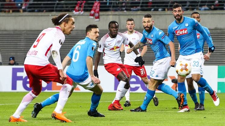 Armindo Tue Na Bangna Bruma RB Leipzig vs. Lorenzo Tonelli SSC Naples Intermediate Round Europa League Season 2017 2018 RasenBallsport Leipzig vs SSC Naples in the RB Arena in Leipzig Action Germany Football Man Men 22.02 2018