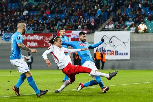Yussuf Poulsen RB Leipzig vs. Raul Albiol SSC Naples Intermediate Round Europa League Season 2017 2018 RasenBallsport Leipzig vs SSC Naples at the RB Arena in Leipzig Action Germany Football Man Men 22.02.2018