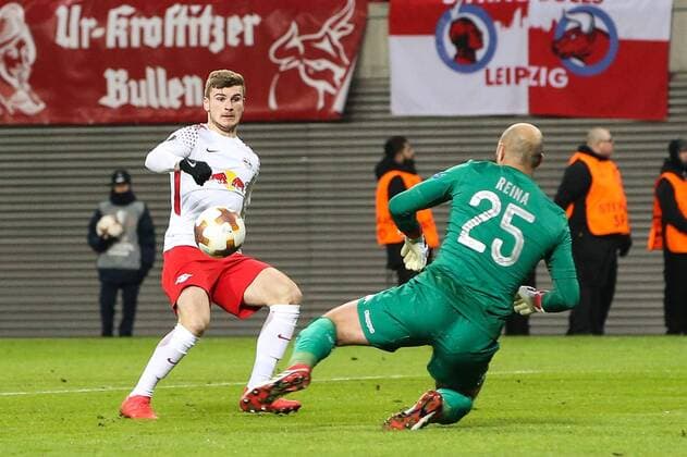 Timo Werner RB Leipzig vs. Goalkeeper Pepe Reina SSC Naples Intermediate Round Europe League Season 2017 2018 RasenBallsport Leipzig vs SSC Naples in the RB Arena in Leipzig Action Germany Football Man Men 22.02.2018