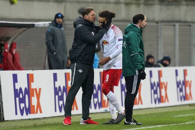 Substitution Yussuf Poulsen with coach Ralph Hasenhüttl RB Leipzig Intermediate round Europa League season 2017 2018 RasenBallsport Leipzig vs SSC Naples at the RB Arena in Leipzig Germany Football Man Men 22.02 2018