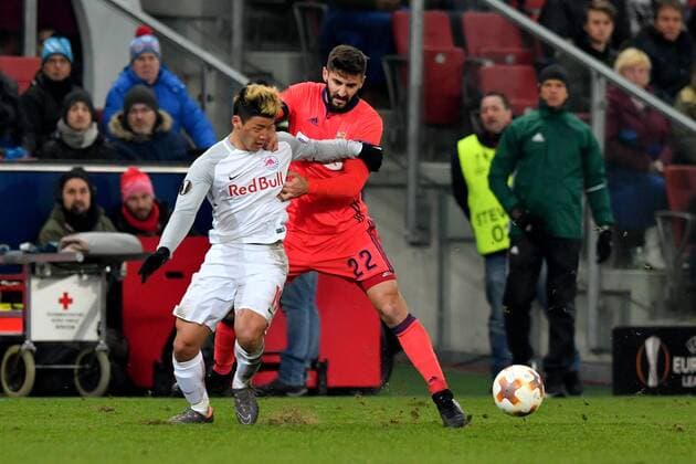 SOCCER - EL, RBS vs Sociedad SALZBURG, AUSTRIA, 22.FEB.18 - SOCCER - UEFA Europa League, Red Bull Salzburg vs Real Sociedad. Image shows Hee Chan Hwang (RBS) and Raul Navas (Sociedad). GEPAxpictures xFlorianxErtl